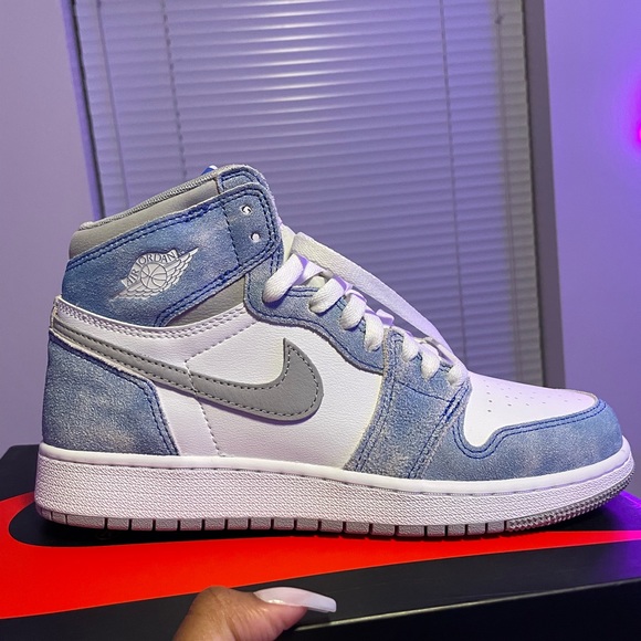 Jordan 1 Retro High OG GS - Picture 1 of 3